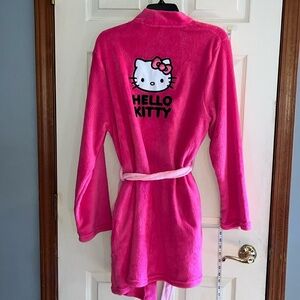 NWT-Sanrio hello Kitty-L-pink-embroidered on back, pockets, belted tie, robe.